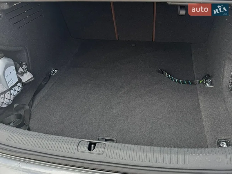 Audi A4 2019 VIN WAUENAF45KA043959 фото оголошення 19 з 74