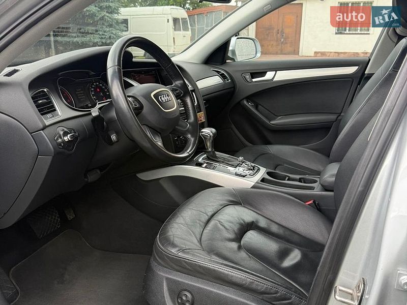 Седан Audi A4 2013 в Львове