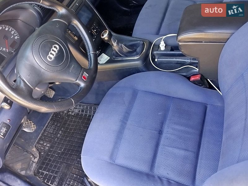 Седан Audi A4 2000 в Краснокутську