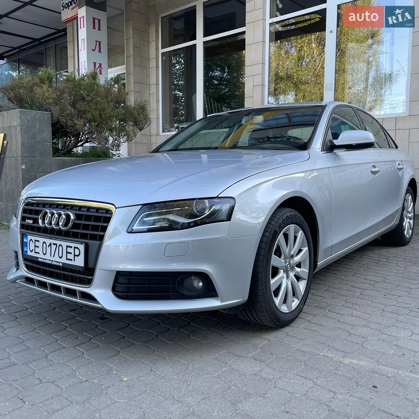 2010 Audi A4 - мініатюра 2