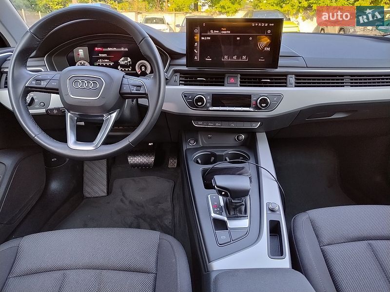 Универсал Audi A4 2022 в Киеве