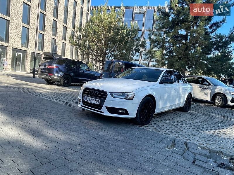 Седан Audi A4 2013 в Львове