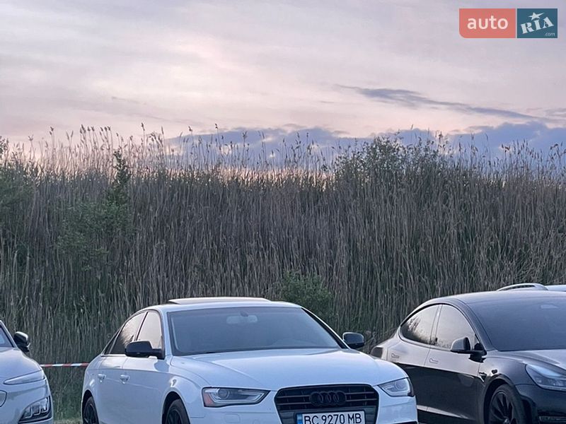 Седан Audi A4 2013 в Львове