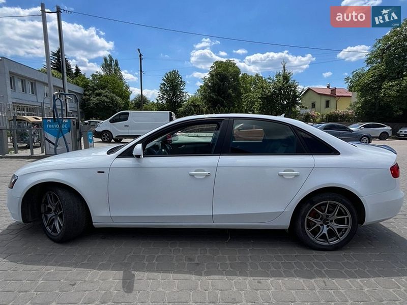 Седан Audi A4 2013 в Львові