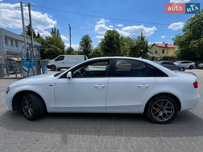 Седан Audi A4 2013 в Львові
