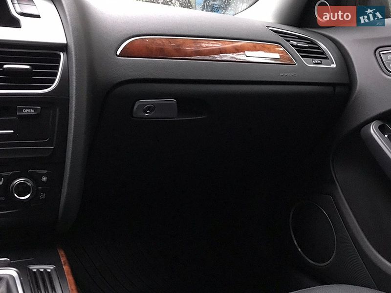 Седан Audi A4 2011 в Одесі