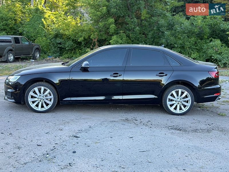 Седан Audi A4 2019 в Лубнах