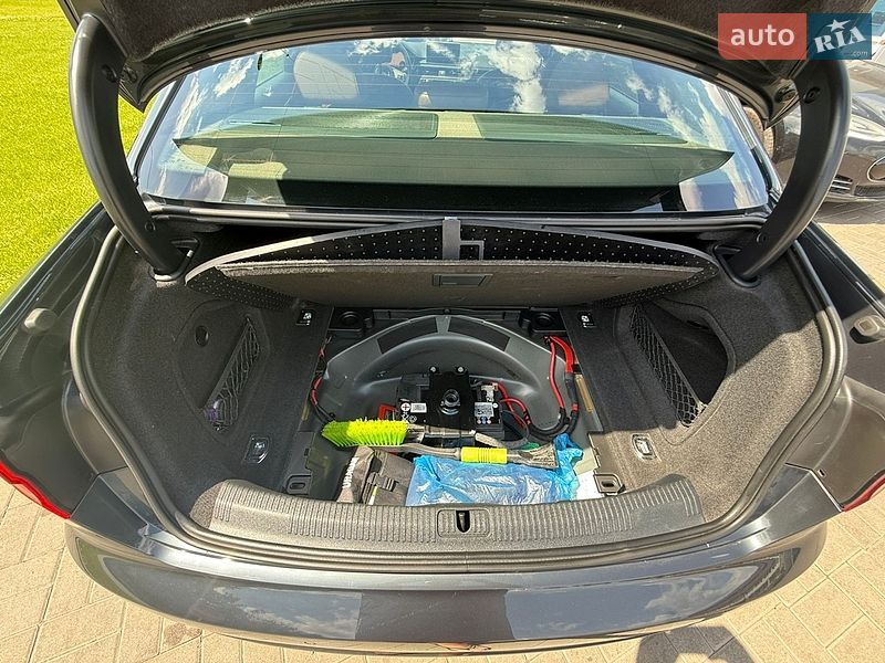 Седан Audi A4 2017 в Киеве