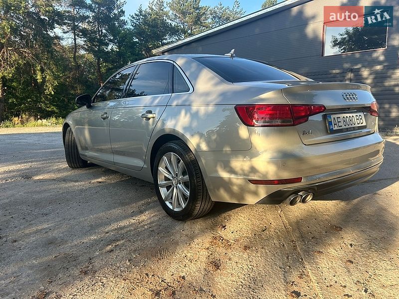 Седан Audi A4 2015 в Кам'янському