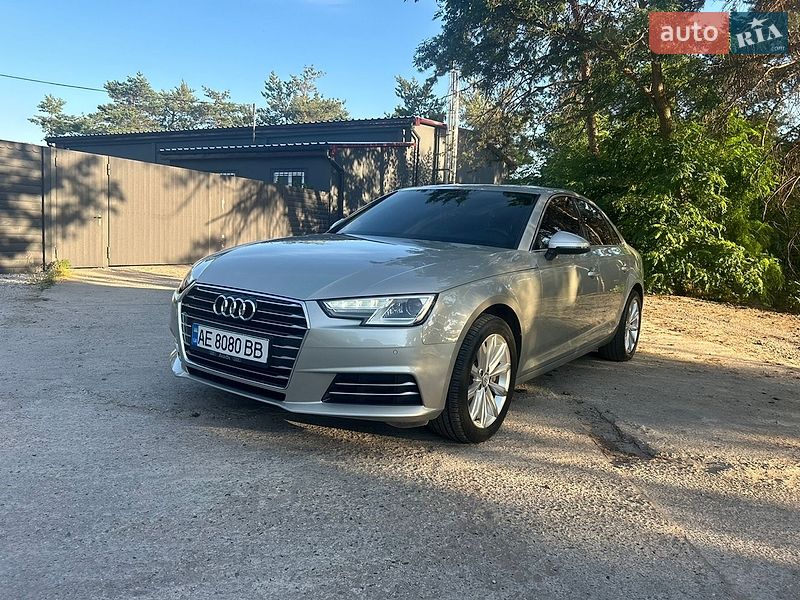 Седан Audi A4 2015 в Кам'янському