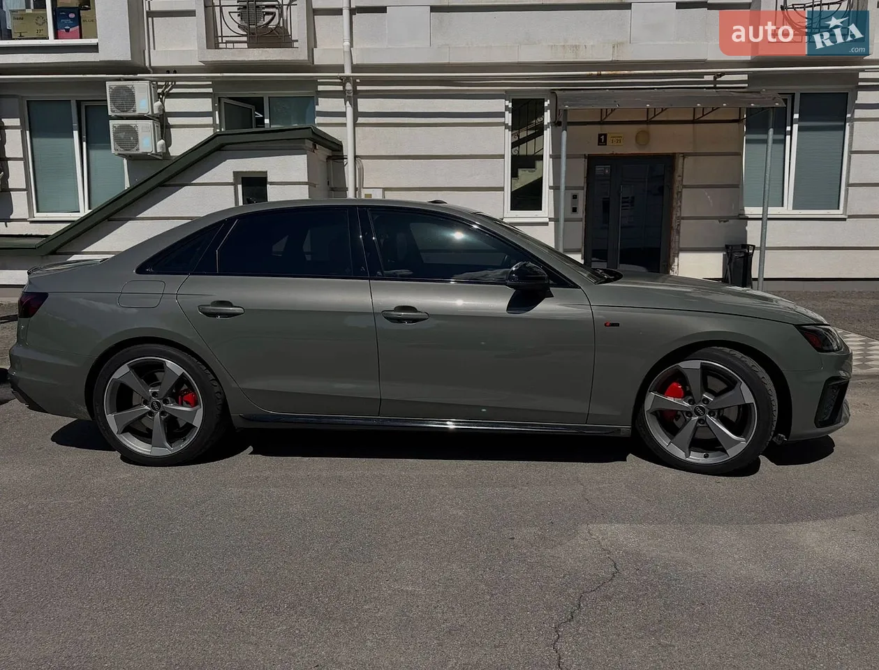 Audi A4 2023 photo 4
