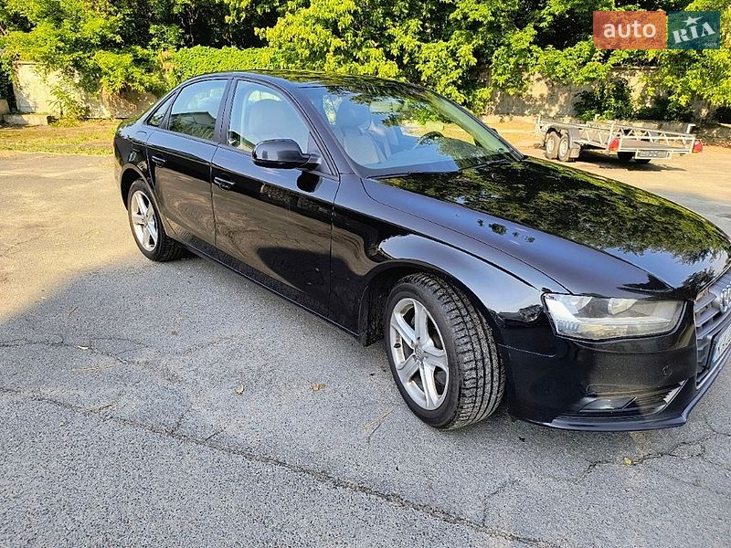 Седан Audi A4 2013 в Киеве