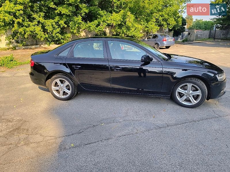 Седан Audi A4 2013 в Киеве