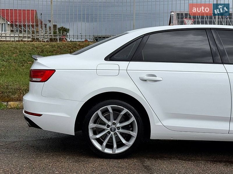 Седан Audi A4 2015 в Киеве