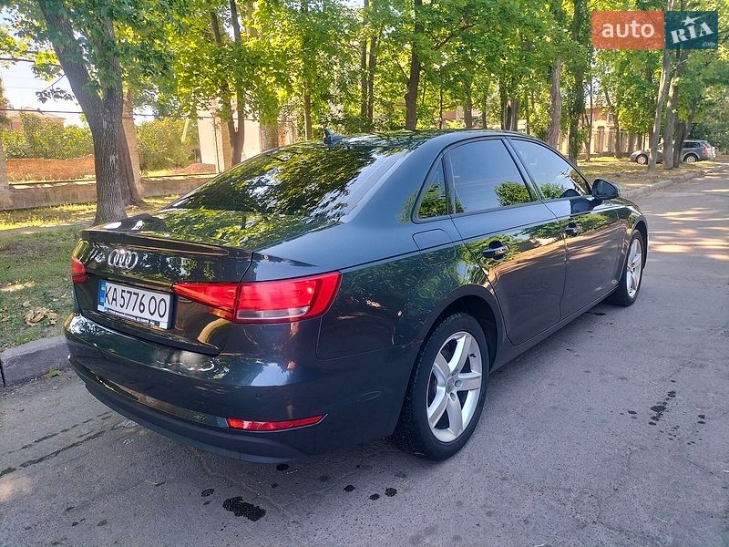 Седан Audi A4 2018 в Александрие