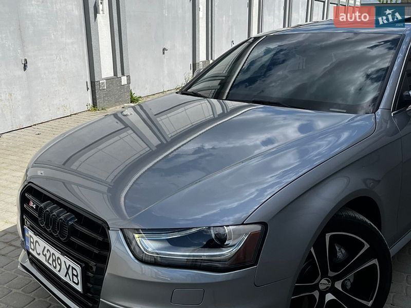 Седан Audi A4 2015 в Самборі