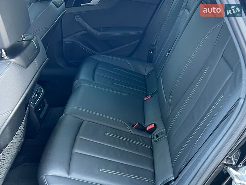 Седан Audi A4 2023 в Дніпрі