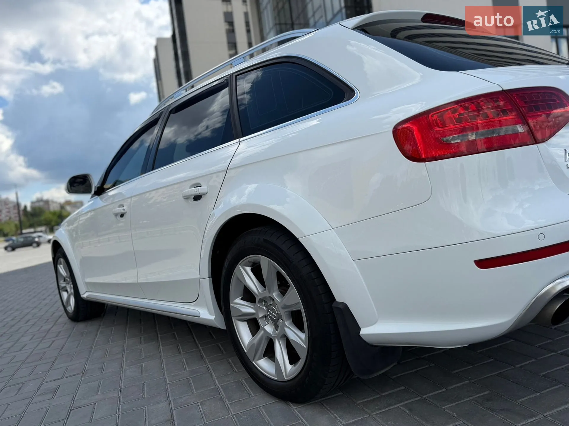 Audi A4 2010 VIN WAUZZZ8K4AA111554 фото оголошення 13 з 37