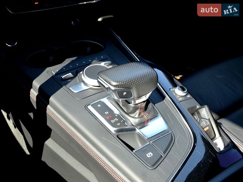 Седан Audi A4 2017 в Одессе