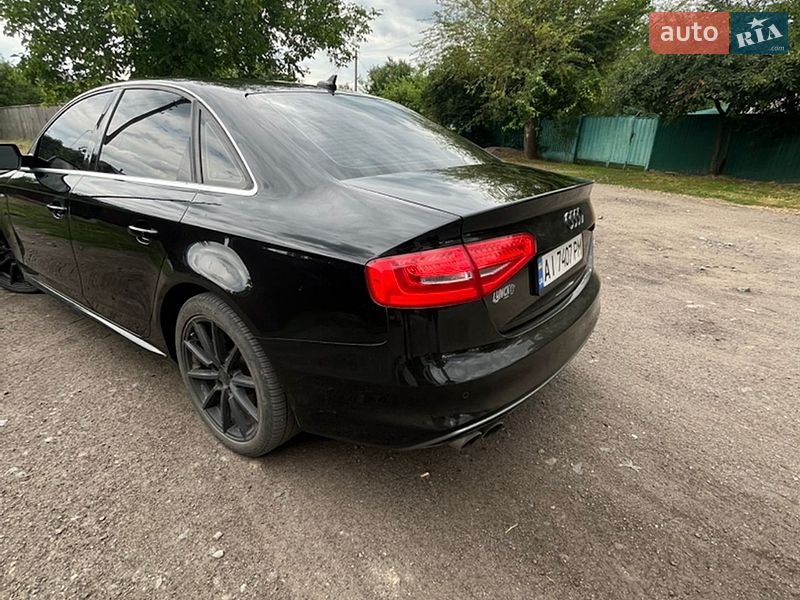 Седан Audi A4 2015 в Миргороде