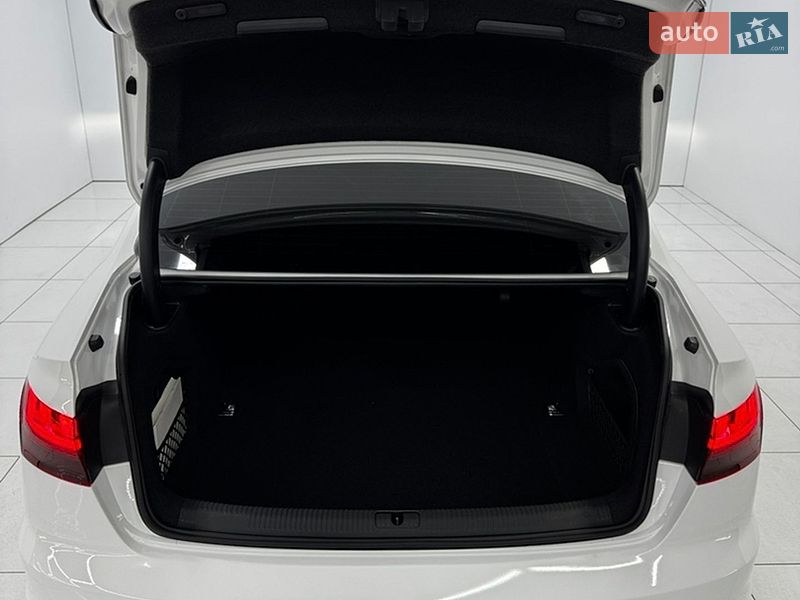 Седан Audi A4 2020 в Одессе