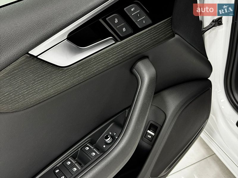 Седан Audi A4 2020 в Одессе