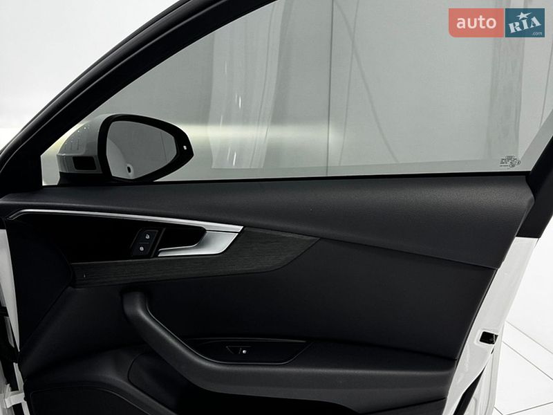 Седан Audi A4 2020 в Одессе
