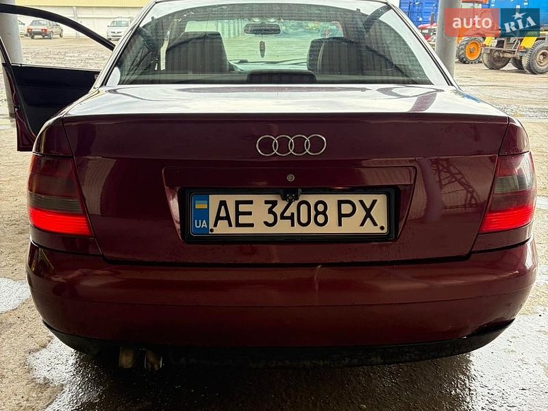 Седан Audi A4 1999 в Днепре