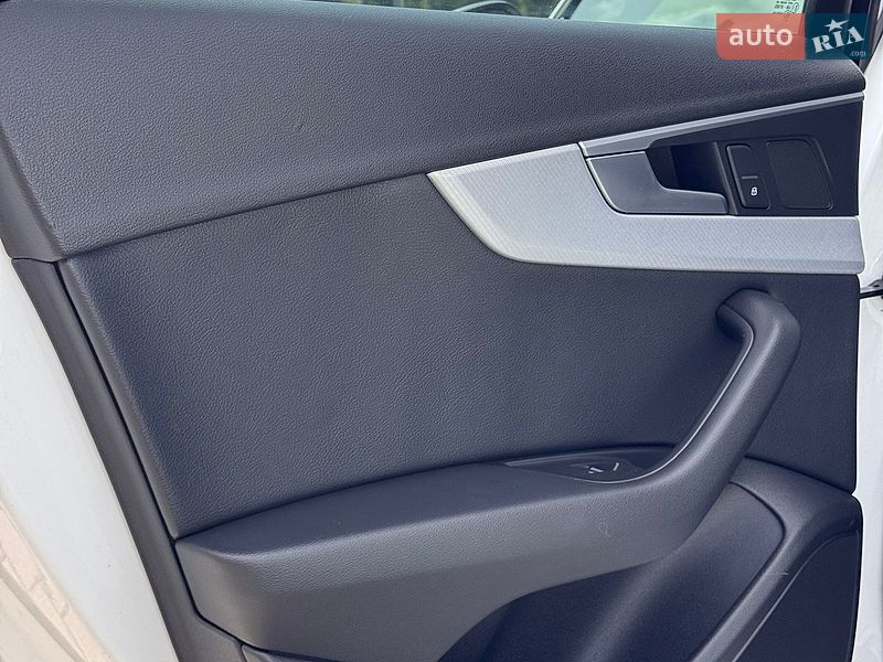 Седан Audi A4 2017 в Ровно