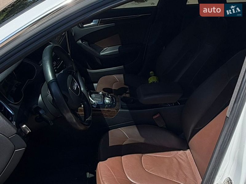 Седан Audi A4 2012 в Одесі