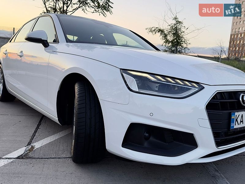 Седан Audi A4 2022 в Одесі