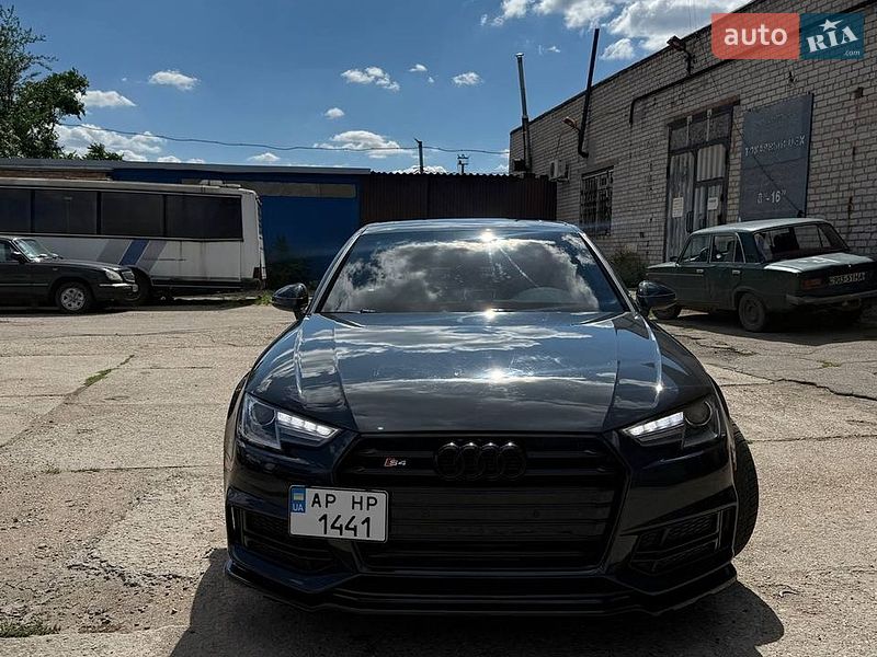 Седан Audi A4 2017 в Запорожье