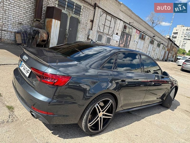Седан Audi A4 2017 в Запорожье