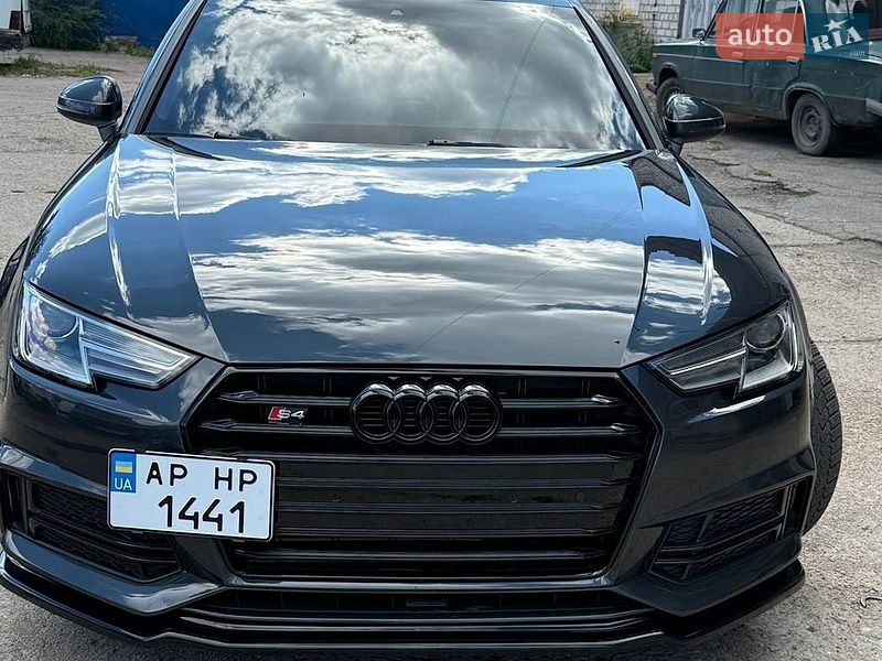 Седан Audi A4 2017 в Запорожье