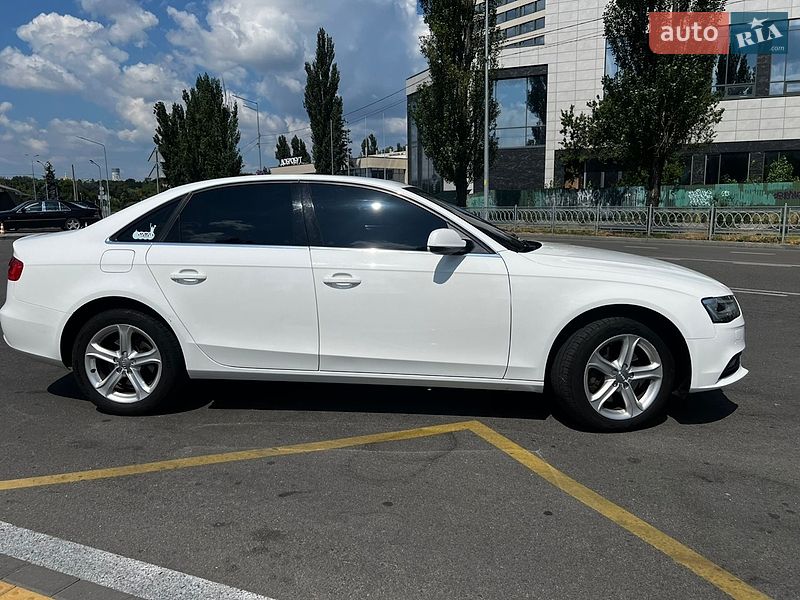 Седан Audi A4 2012 в Києві
