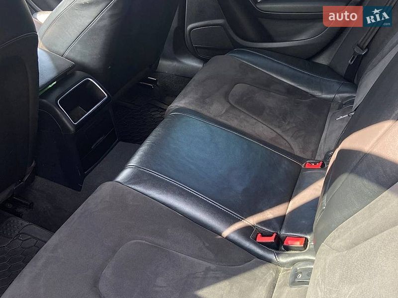 Седан Audi A4 2013 в Ивано-Франковске