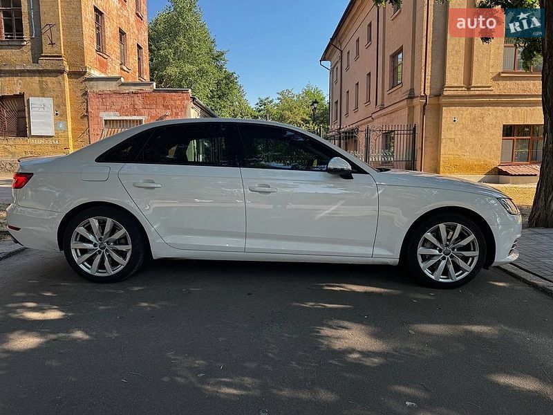 Седан Audi A4 2016 в Одессе