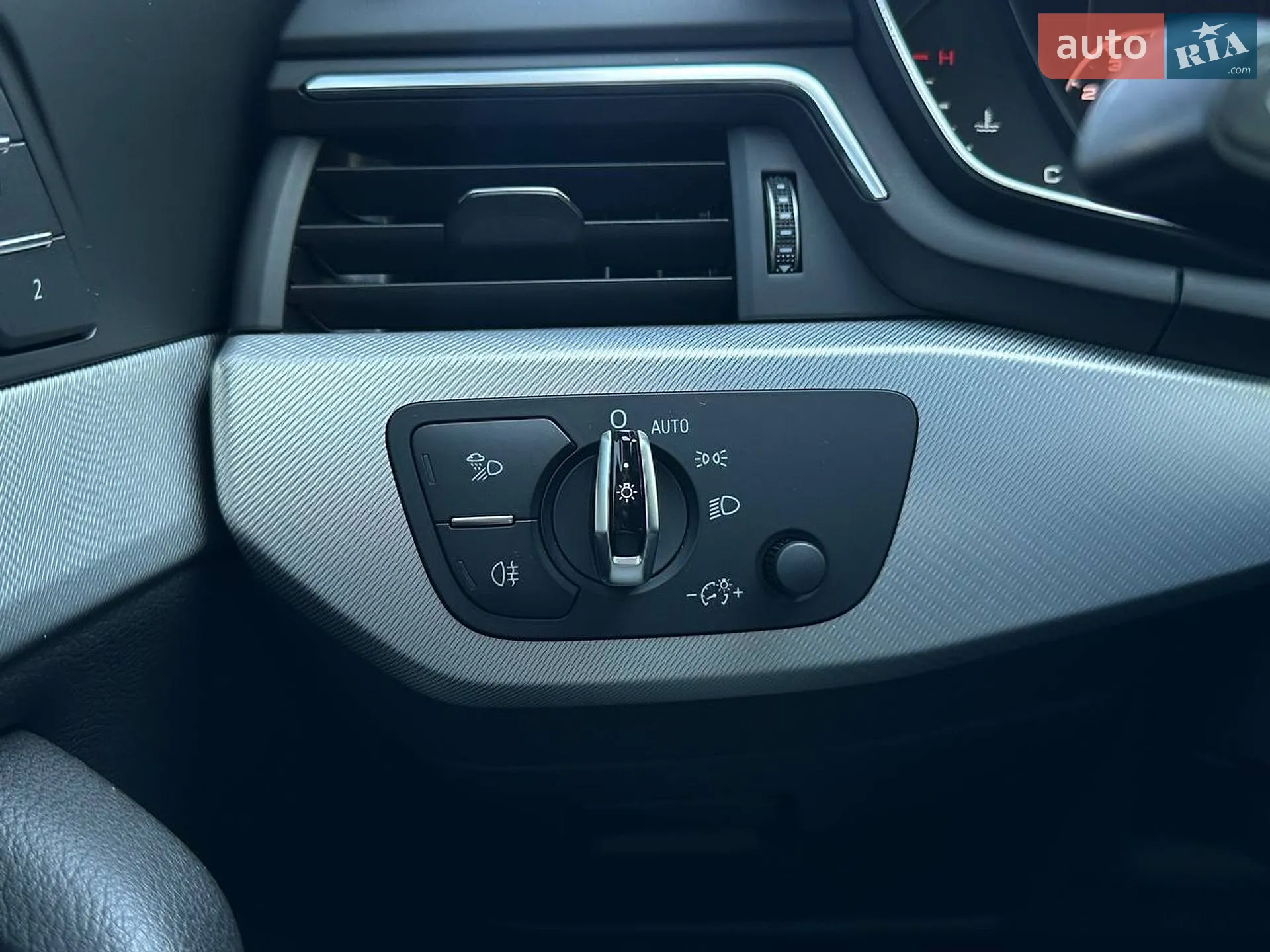 2015 Audi A4 - мініатюра 18
