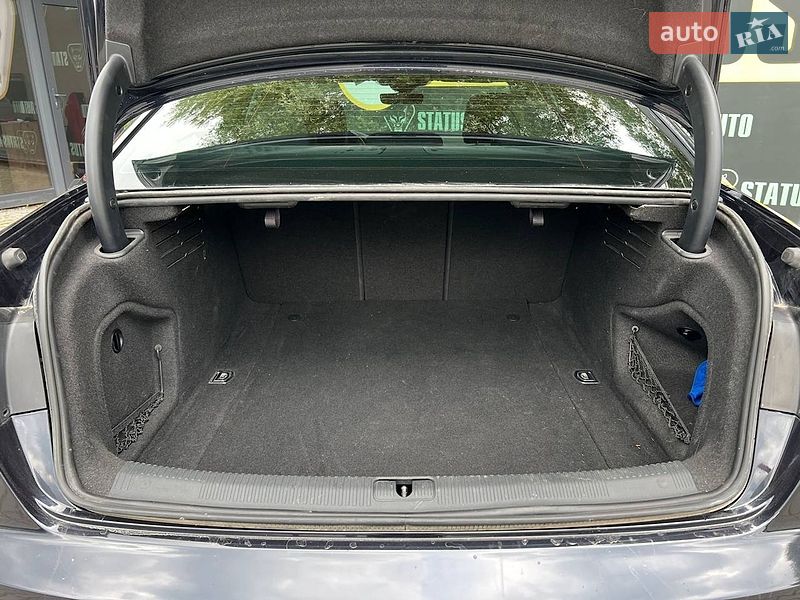 Седан Audi A4 2016 в Хмельницком