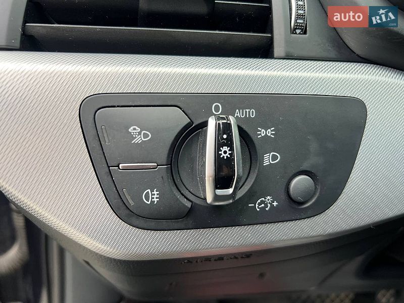 Седан Audi A4 2016 в Хмельницком