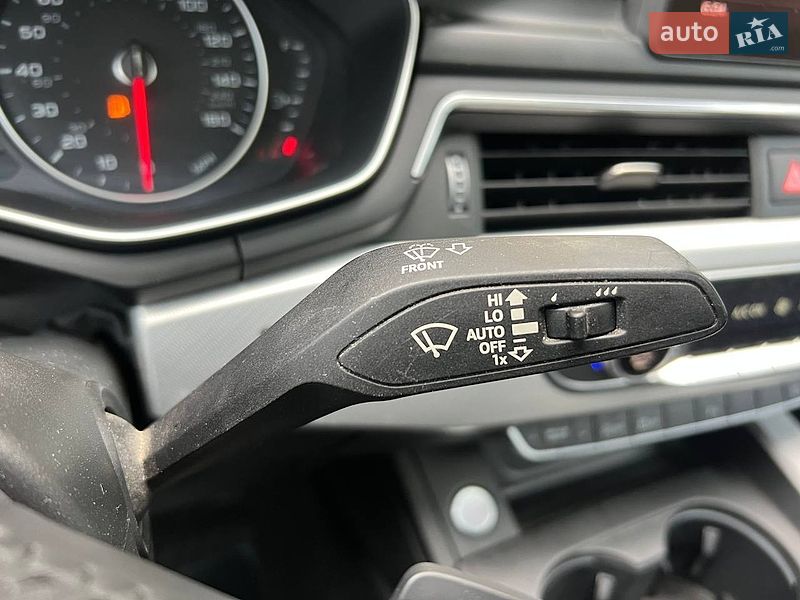 Седан Audi A4 2016 в Хмельницком