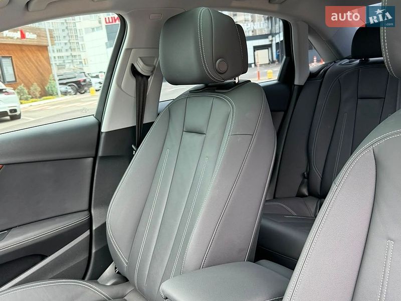 Седан Audi A4 2021 в Киеве