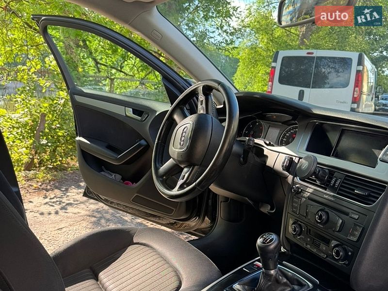 Седан Audi A4 2010 в Львові