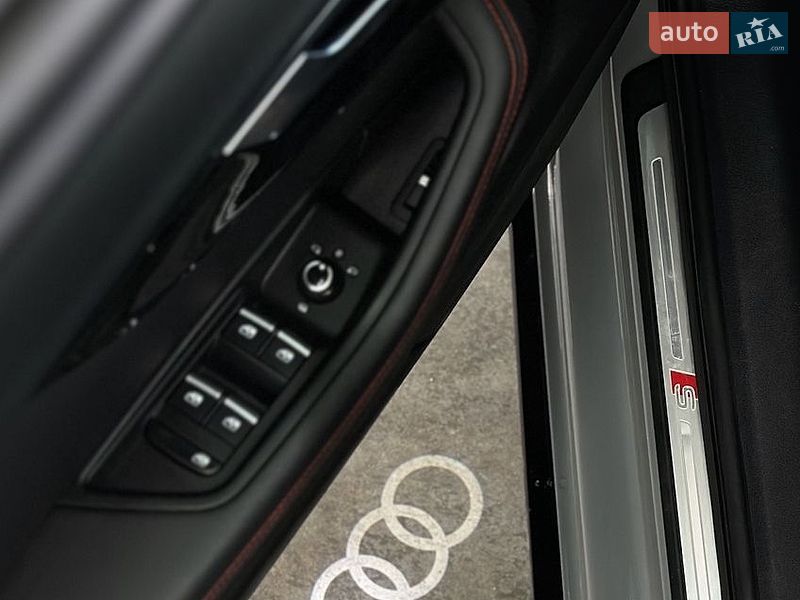 Седан Audi A4 2018 в Ровно