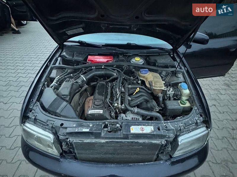 Седан Audi A4 1998 в Сторожинце