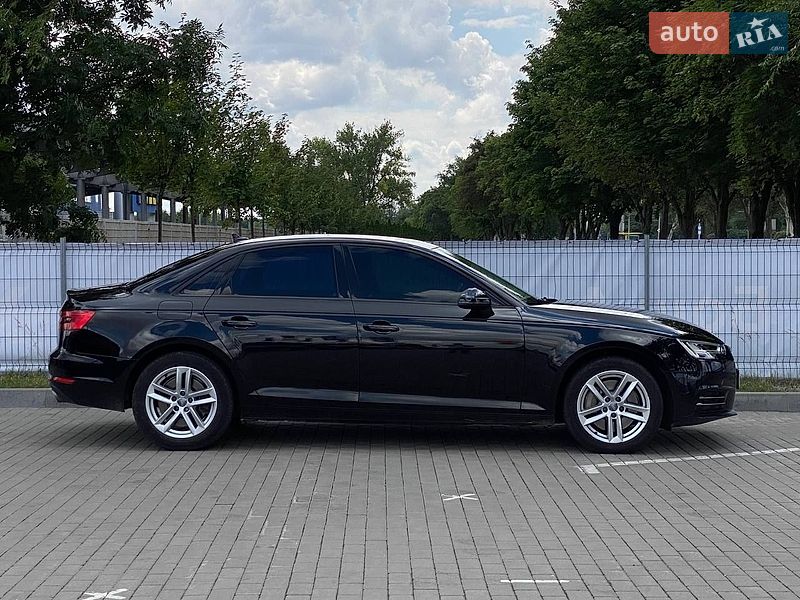 Седан Audi A4 2017 в Дніпрі