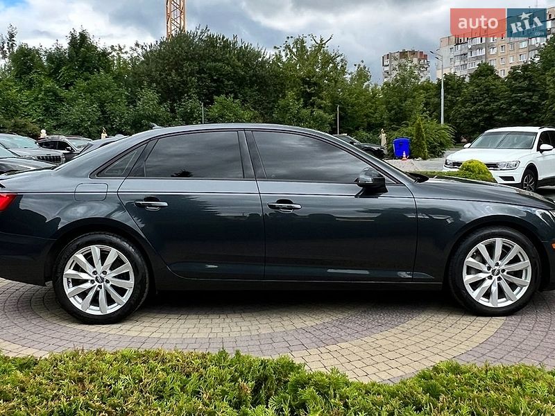 Седан Audi A4 2017 в Львове