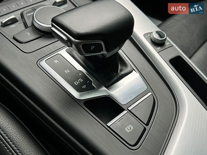 Седан Audi A4 2017 в Львове