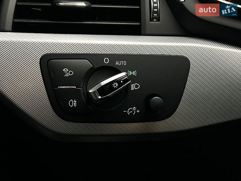 Седан Audi A4 2017 в Львове