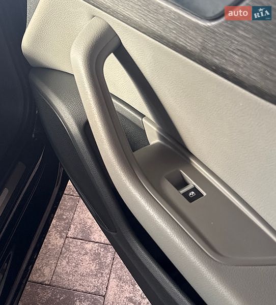 Седан Audi A4 2019 в Стрые